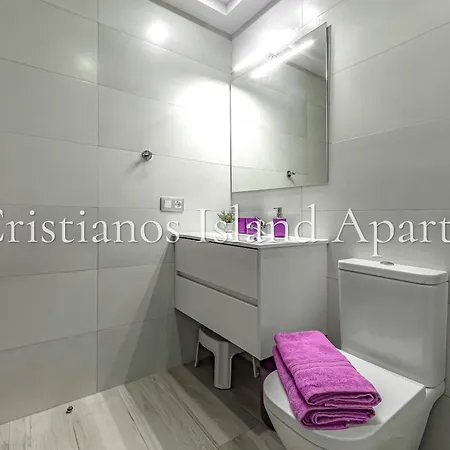 Cristianos Island Apartament *