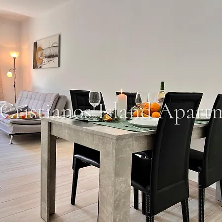 Cristianos Island * Los Cristianos (Tenerife)